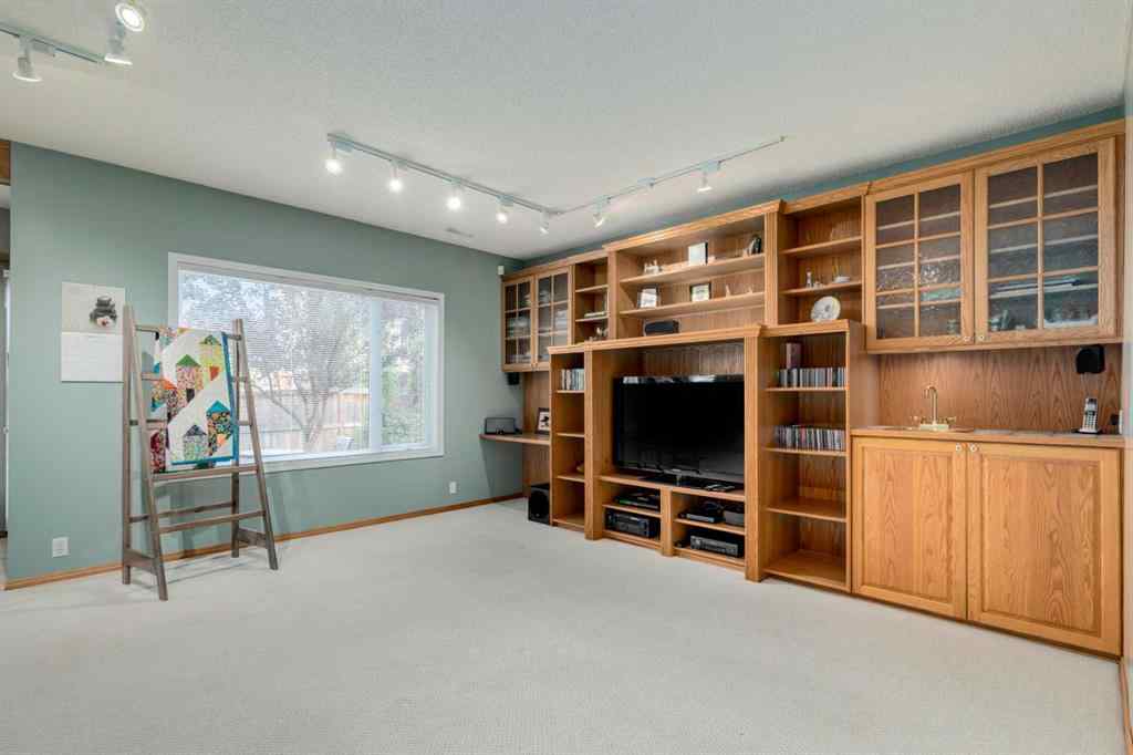 MLS® A2256295 - 537 Sierra Madre Court SW in Signal Hill Calgary, Residential