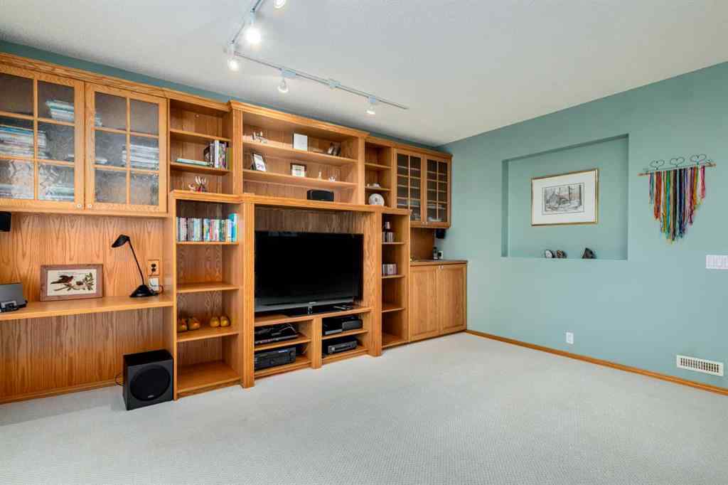 MLS® A2256295 - 537 Sierra Madre Court SW in Signal Hill Calgary, Residential