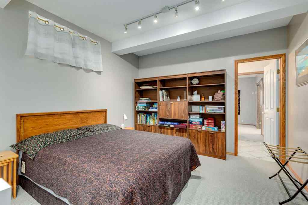MLS® A2256295 - 537 Sierra Madre Court SW in Signal Hill Calgary, Residential
