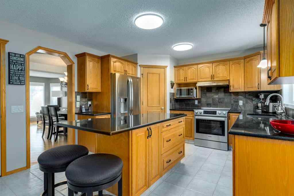 MLS® A2256295 - 537 Sierra Madre Court SW in Signal Hill Calgary, Residential