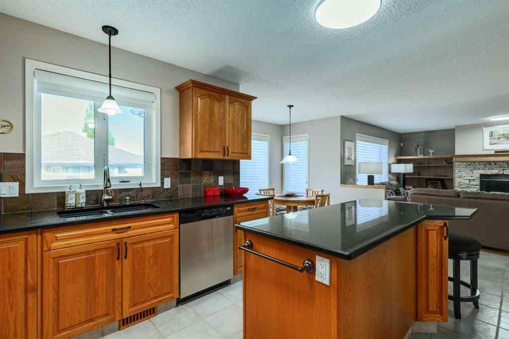 MLS® A2256295 - 537 Sierra Madre Court SW in Signal Hill Calgary, Residential