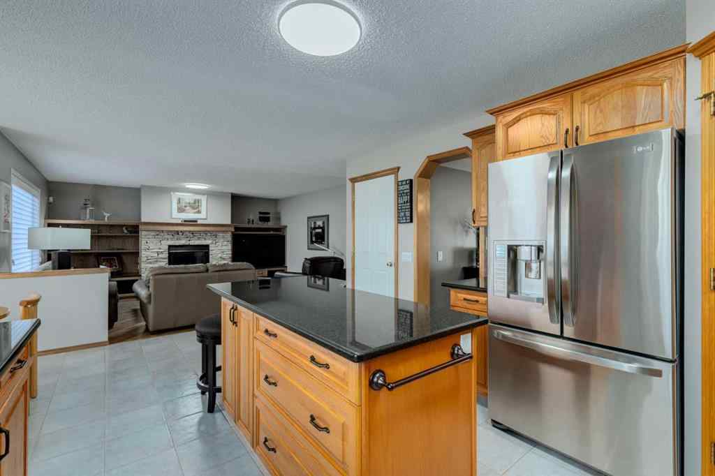 MLS® A2256295 - 537 Sierra Madre Court SW in Signal Hill Calgary, Residential