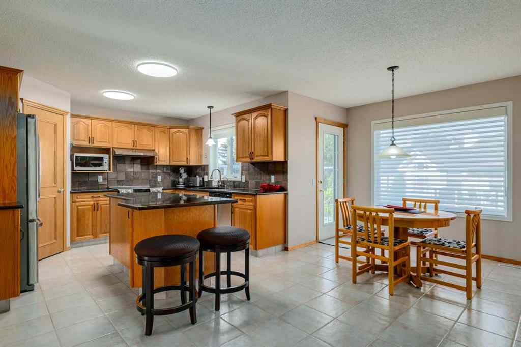 MLS® A2256295 - 537 Sierra Madre Court SW in Signal Hill Calgary, Residential