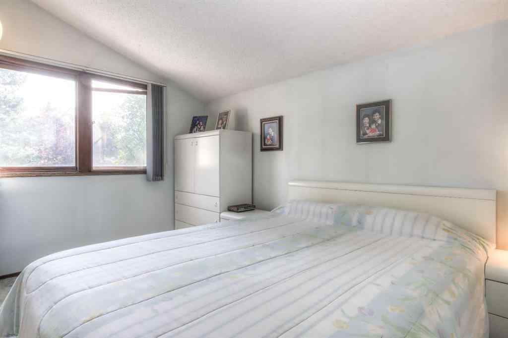 MLS® A2256299 - 22 Varwood Place NW in Varsity Calgary, Residential