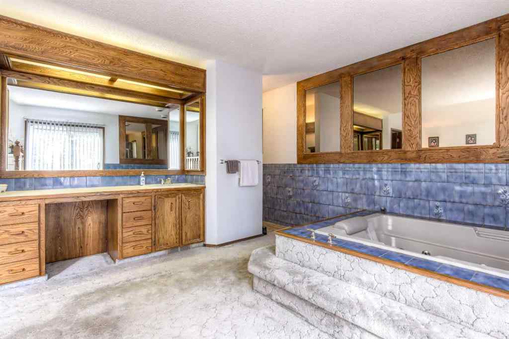 MLS® A2256299 - 22 Varwood Place NW in Varsity Calgary, Residential