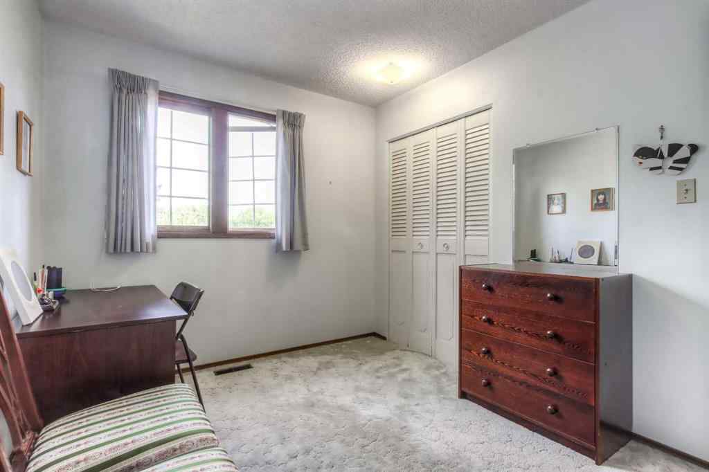 MLS® A2256299 - 22 Varwood Place NW in Varsity Calgary, Residential