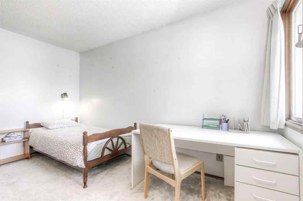 MLS® A2256299 - 22 Varwood Place NW in Varsity Calgary, Residential