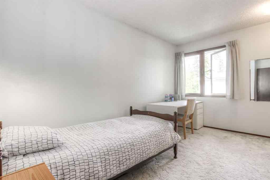 MLS® A2256299 - 22 Varwood Place NW in Varsity Calgary, Residential