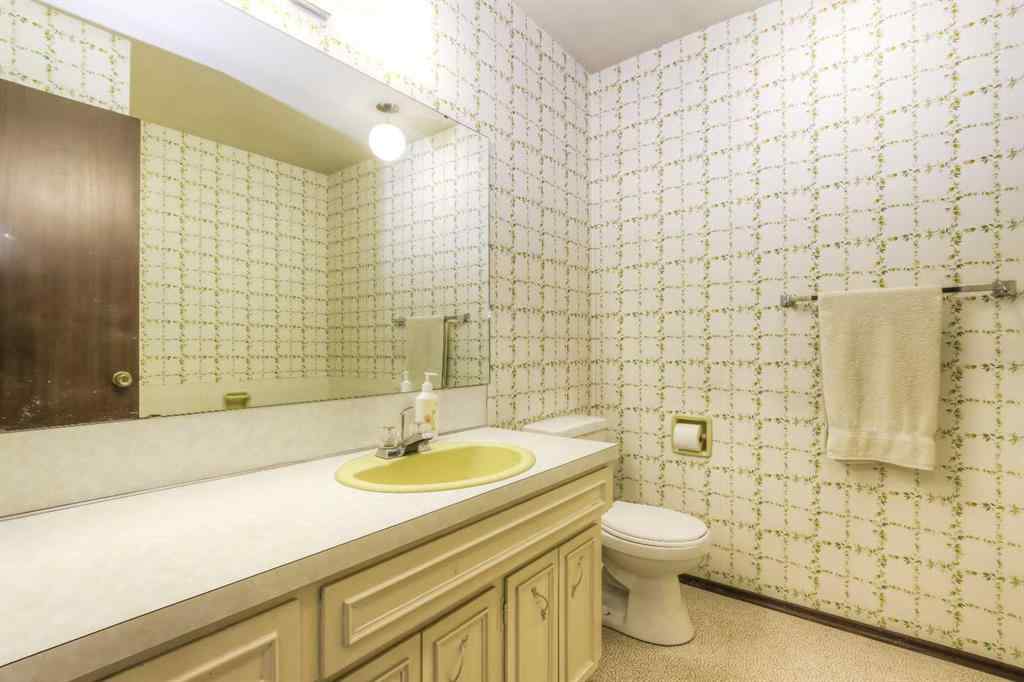 MLS® A2256299 - 22 Varwood Place NW in Varsity Calgary, Residential