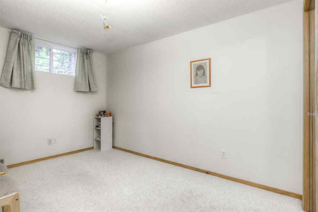 MLS® A2256299 - 22 Varwood Place NW in Varsity Calgary, Residential