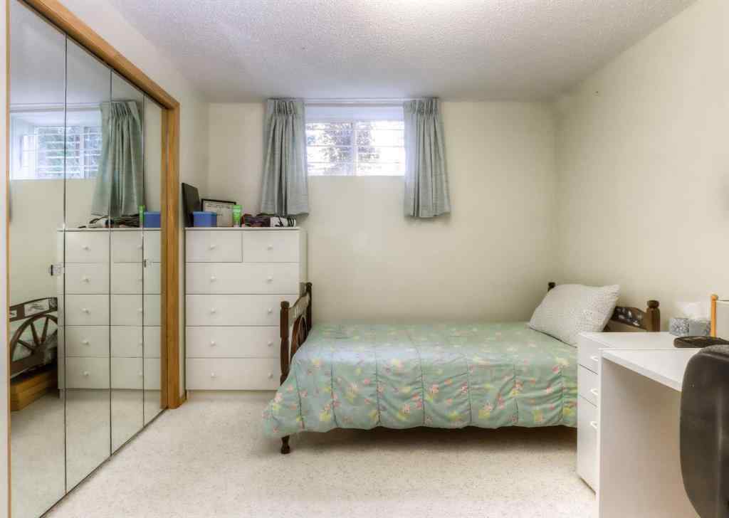 MLS® A2256299 - 22 Varwood Place NW in Varsity Calgary, Residential