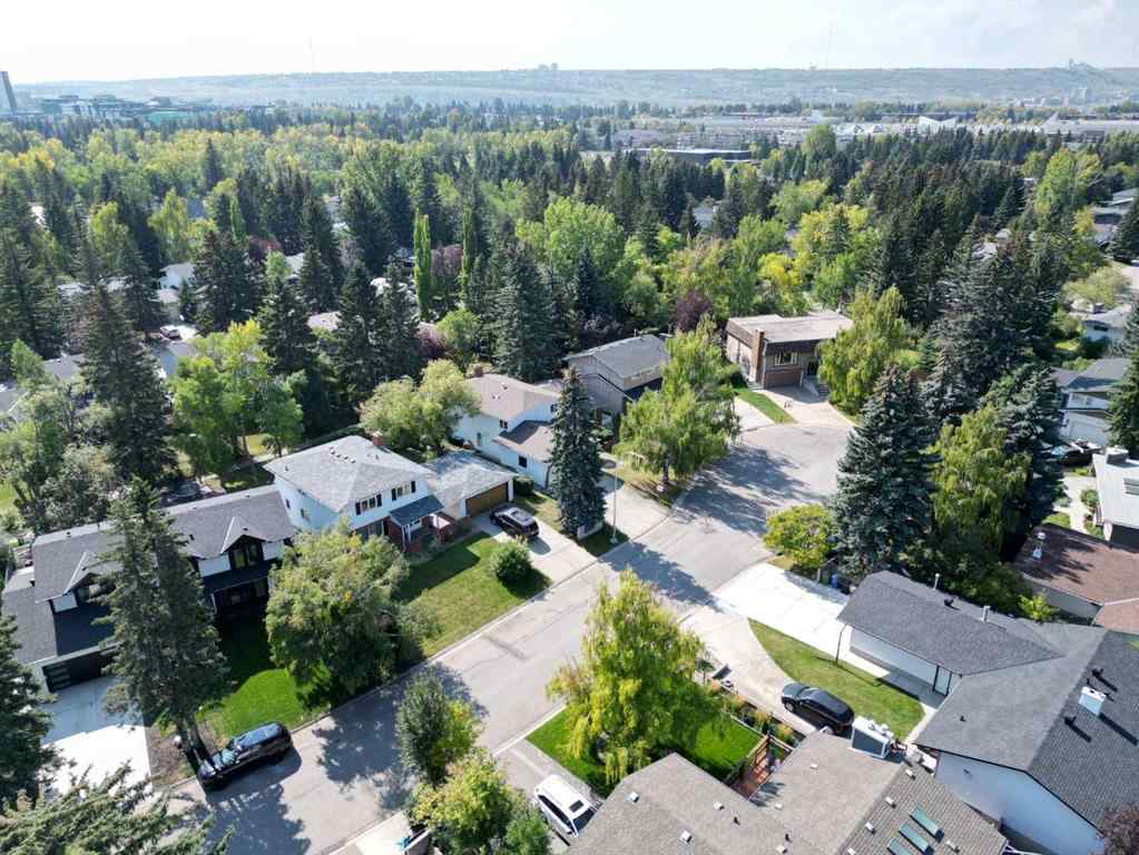 MLS® A2256299 - 22 Varwood Place NW in Varsity Calgary, Residential