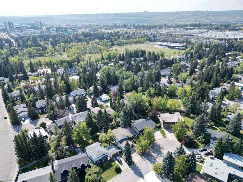 MLS® A2256299 - 22 Varwood Place NW in Varsity Calgary, Residential
