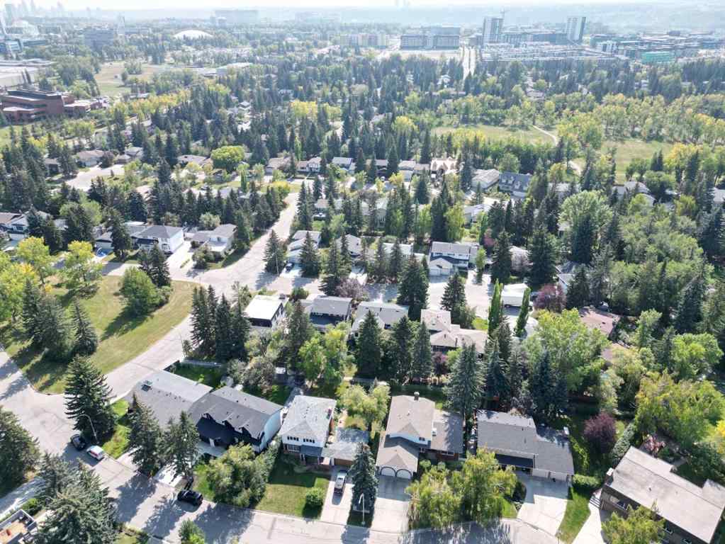 MLS® A2256299 - 22 Varwood Place NW in Varsity Calgary, Residential