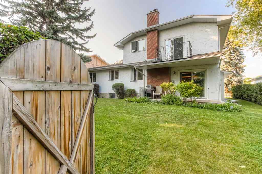 MLS® A2256299 - 22 Varwood Place NW in Varsity Calgary, Residential