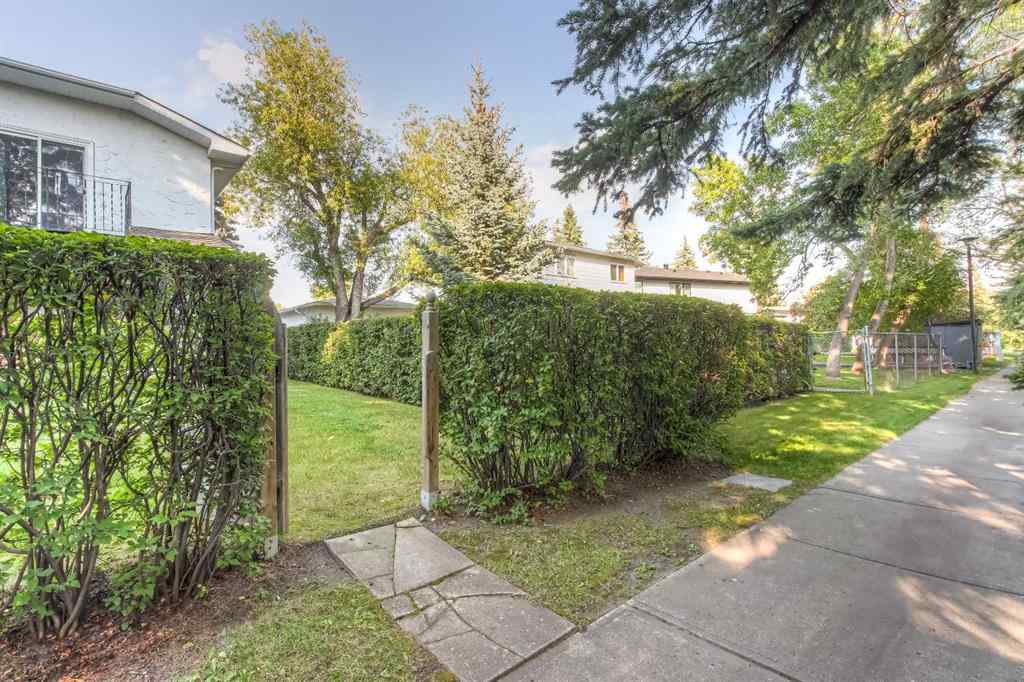 MLS® A2256299 - 22 Varwood Place NW in Varsity Calgary, Residential