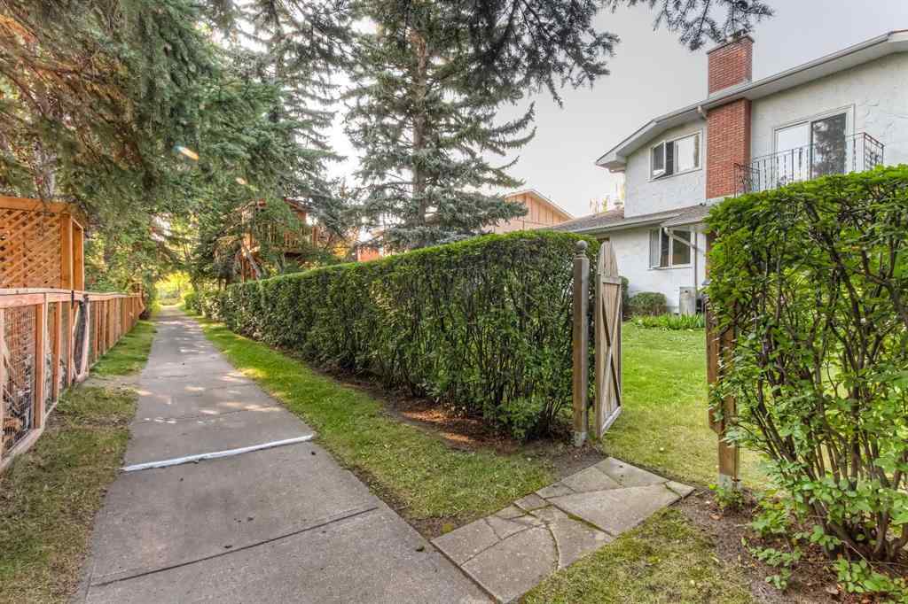 MLS® A2256299 - 22 Varwood Place NW in Varsity Calgary, Residential