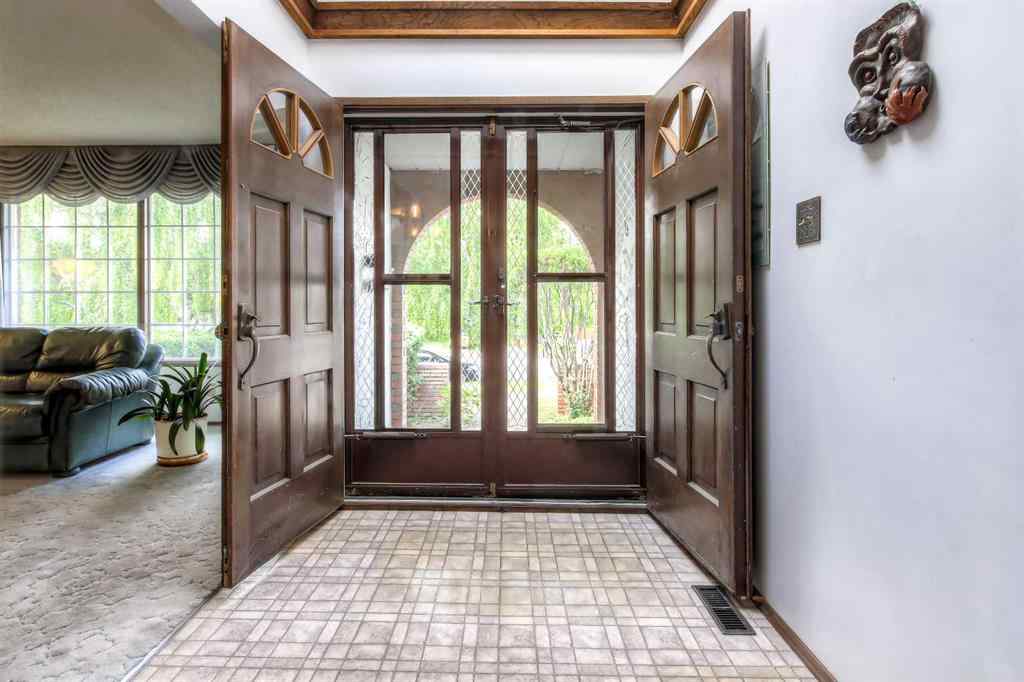 MLS® A2256299 - 22 Varwood Place NW in Varsity Calgary, Residential