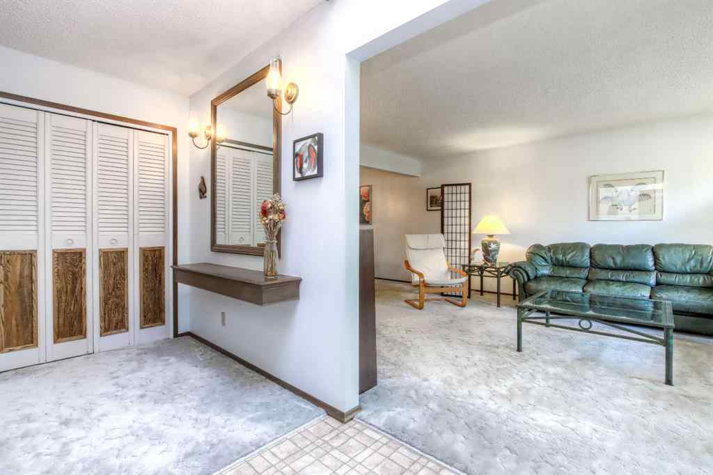 MLS® A2256299 - 22 Varwood Place NW in Varsity Calgary, Residential