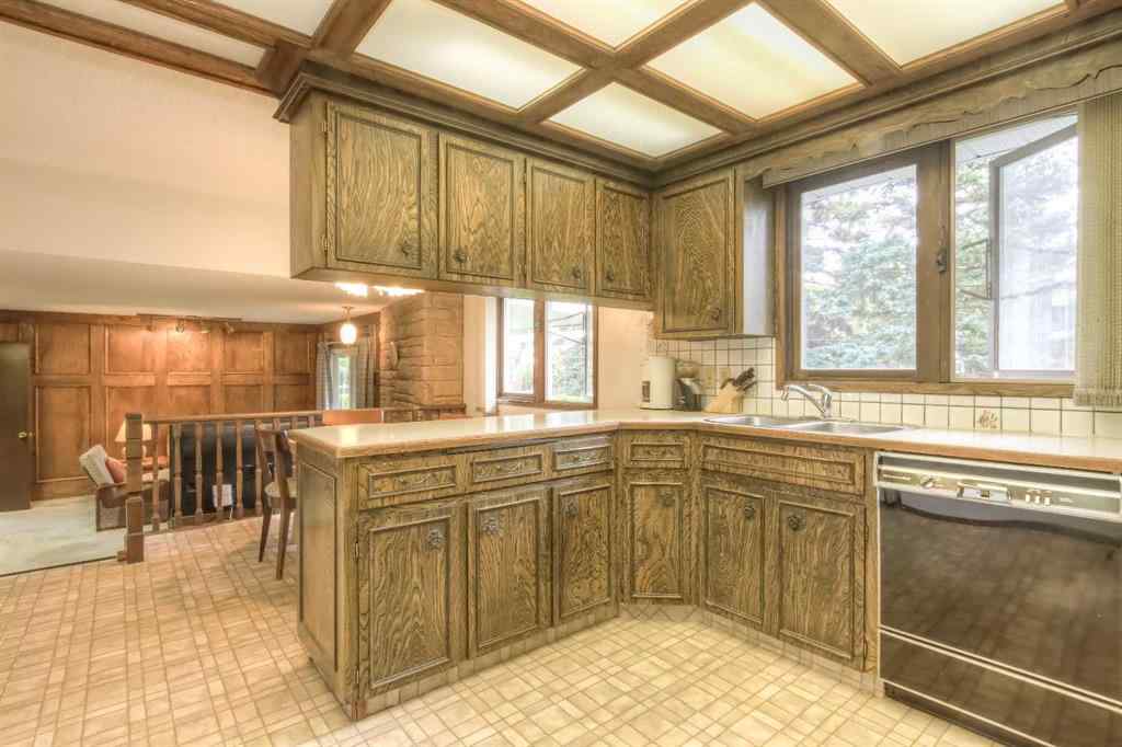 MLS® A2256299 - 22 Varwood Place NW in Varsity Calgary, Residential
