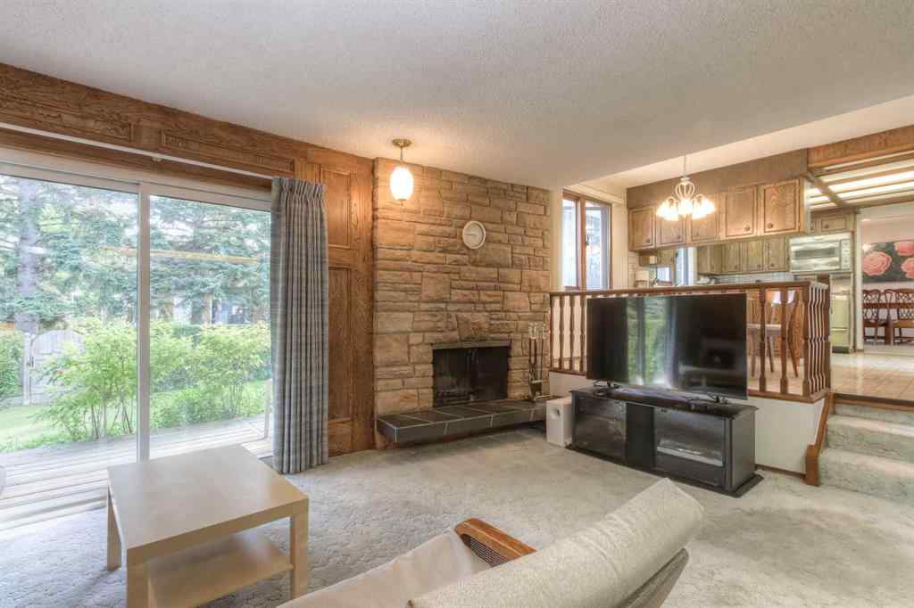 MLS® A2256299 - 22 Varwood Place NW in Varsity Calgary, Residential