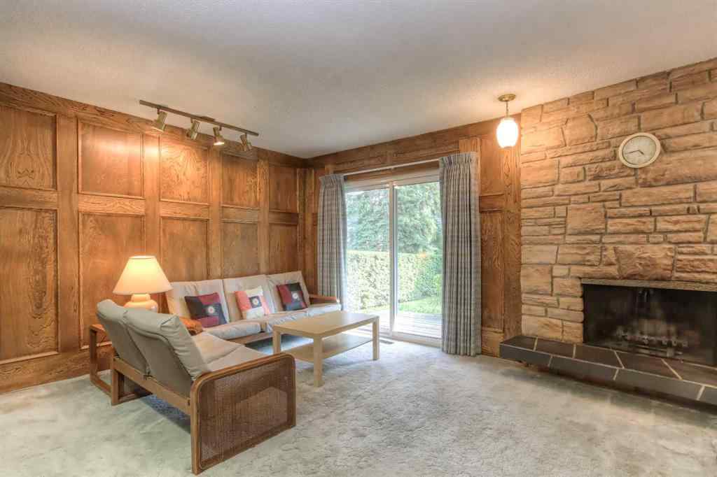 MLS® A2256299 - 22 Varwood Place NW in Varsity Calgary, Residential