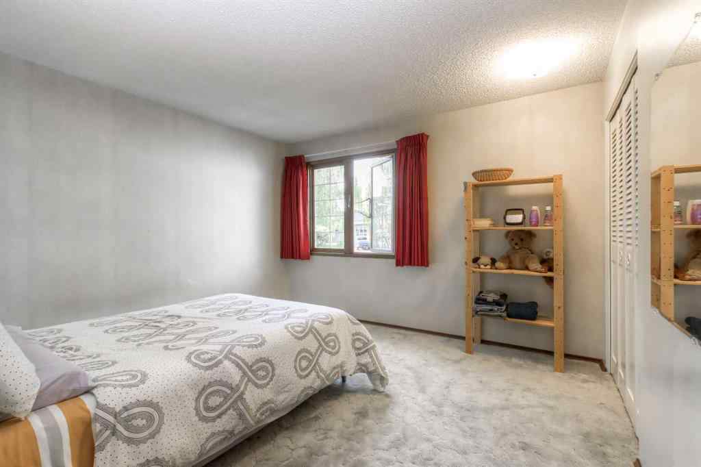 MLS® A2256299 - 22 Varwood Place NW in Varsity Calgary, Residential