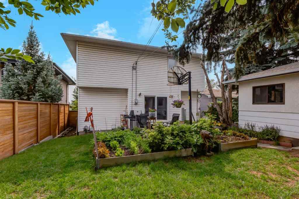 MLS® A2256316 - 274 Carragana Crescent NW in Charleswood Calgary, Residential