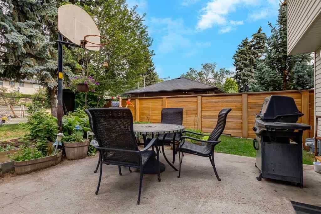 MLS® A2256316 - 274 Carragana Crescent NW in Charleswood Calgary, Residential