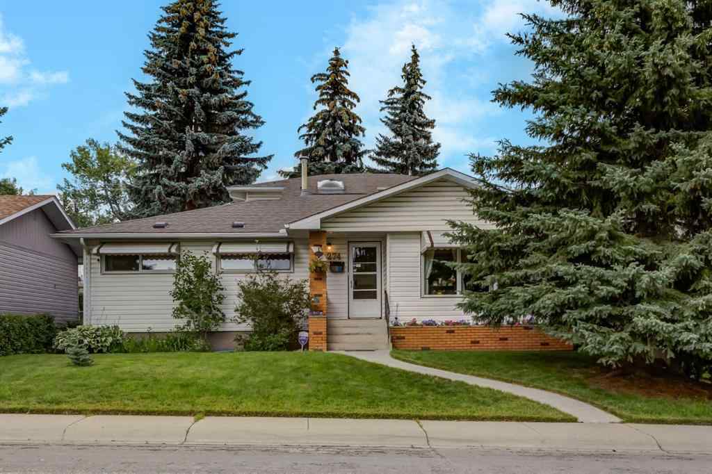 MLS® A2256316 - 274 Carragana Crescent NW in Charleswood Calgary, Residential