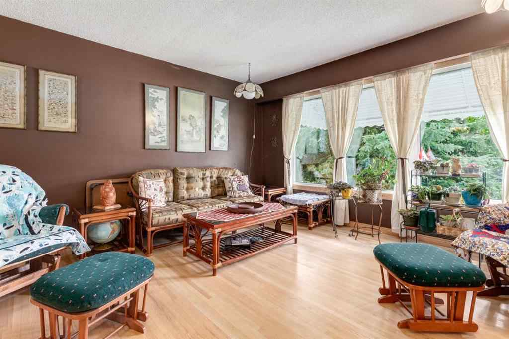 MLS® A2256316 - 274 Carragana Crescent NW in Charleswood Calgary, Residential