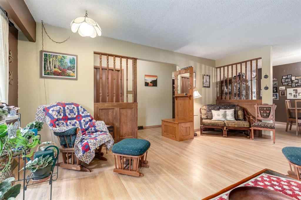 MLS® A2256316 - 274 Carragana Crescent NW in Charleswood Calgary, Residential