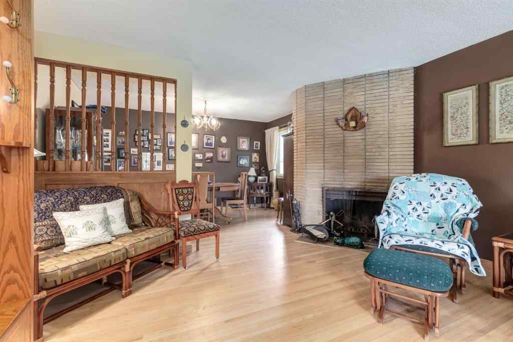 MLS® A2256316 - 274 Carragana Crescent NW in Charleswood Calgary, Residential