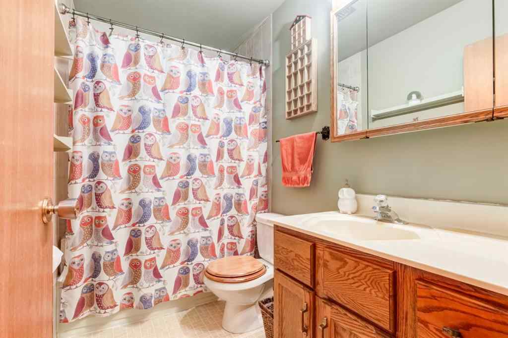 MLS® A2256316 - 274 Carragana Crescent NW in Charleswood Calgary, Residential