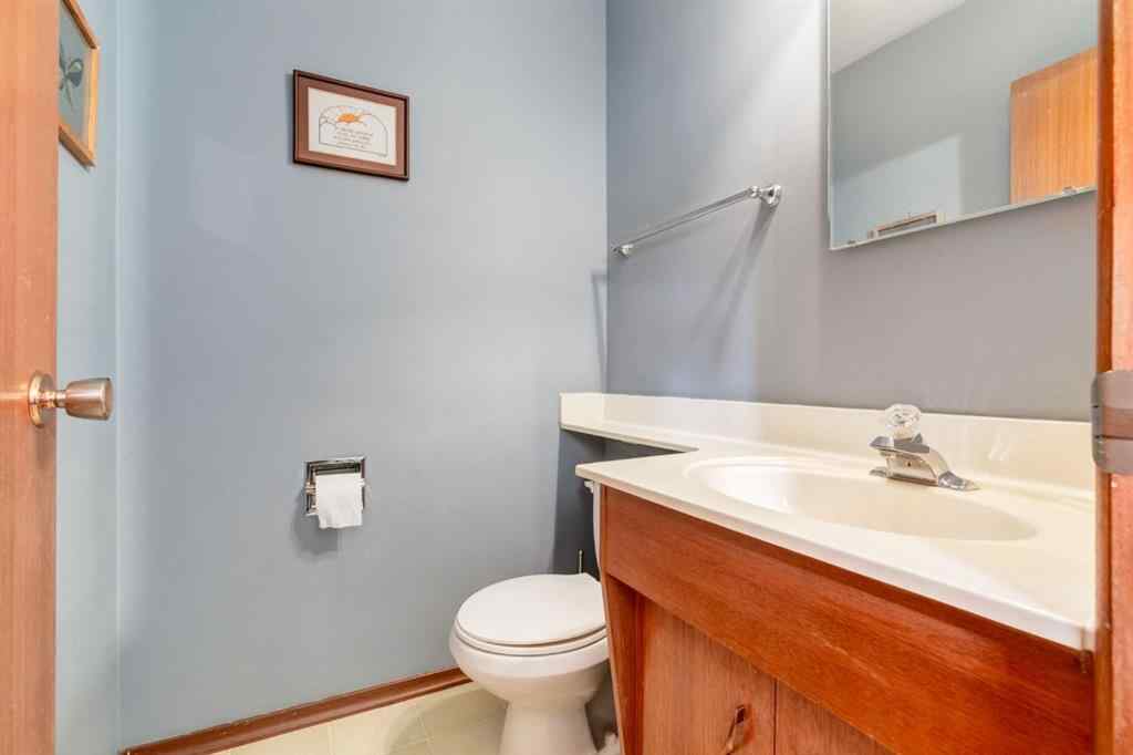 MLS® A2256316 - 274 Carragana Crescent NW in Charleswood Calgary, Residential