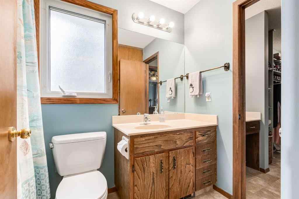 MLS® A2256316 - 274 Carragana Crescent NW in Charleswood Calgary, Residential