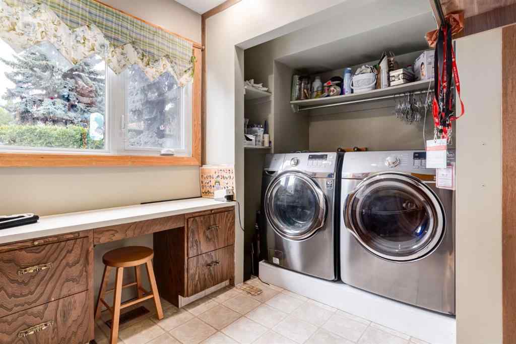 MLS® A2256316 - 274 Carragana Crescent NW in Charleswood Calgary, Residential