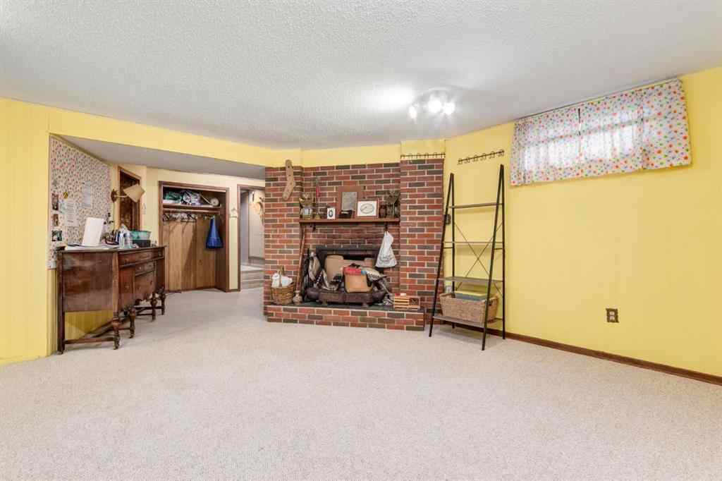 MLS® A2256316 - 274 Carragana Crescent NW in Charleswood Calgary, Residential