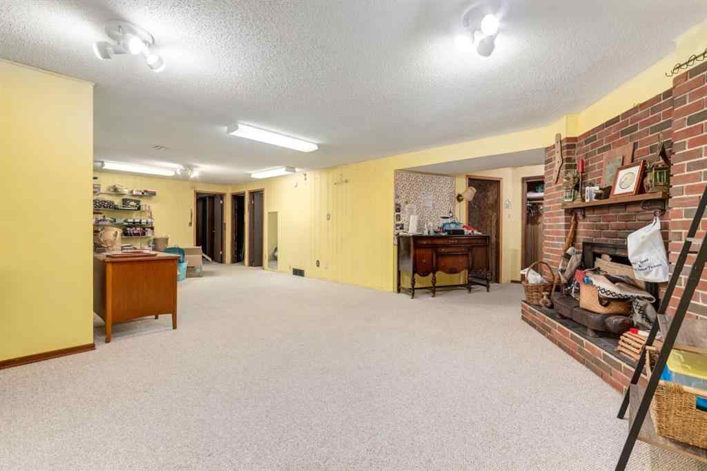 MLS® A2256316 - 274 Carragana Crescent NW in Charleswood Calgary, Residential