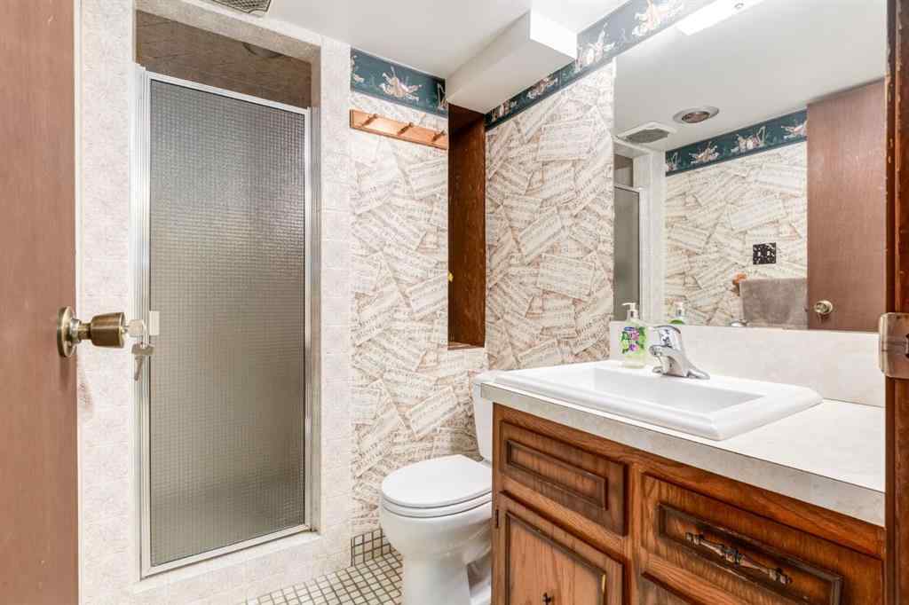 MLS® A2256316 - 274 Carragana Crescent NW in Charleswood Calgary, Residential