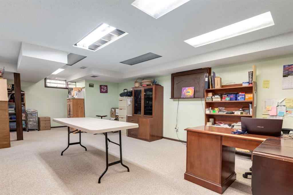 MLS® A2256316 - 274 Carragana Crescent NW in Charleswood Calgary, Residential