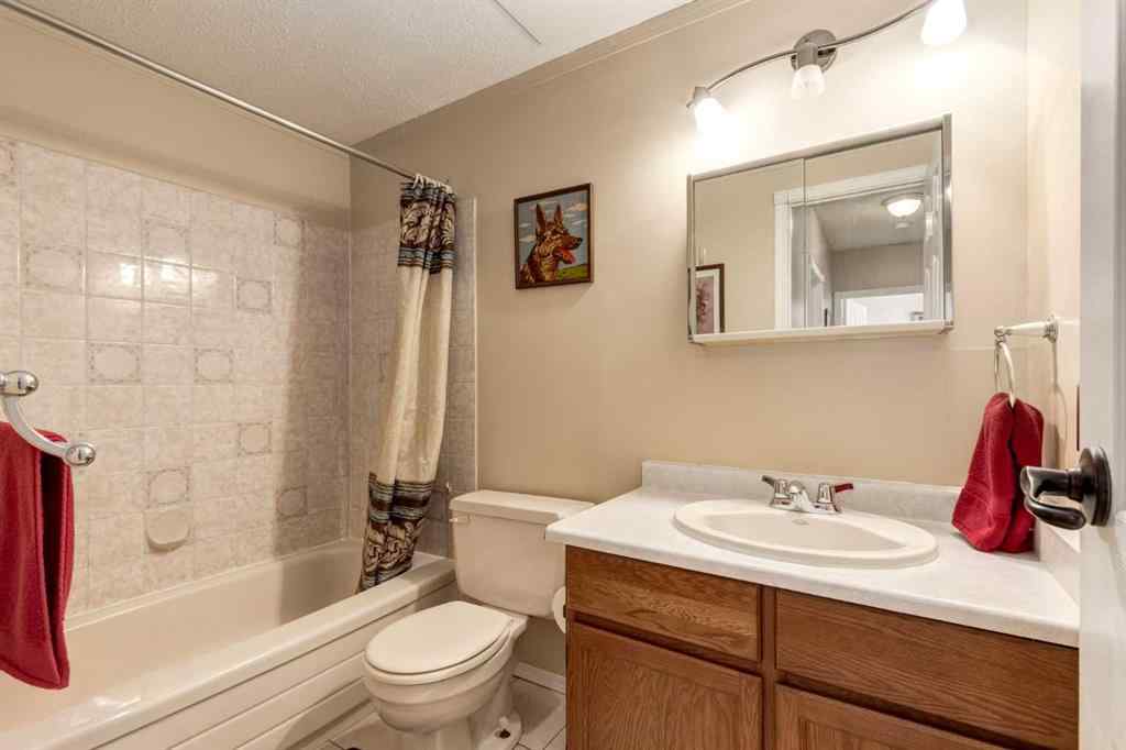 MLS® A2256327 - 1812 Meadowbrook Drive SE in Meadowbrook Airdrie, Residential