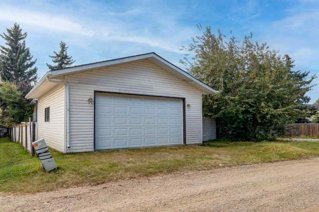 MLS® A2256327 - 1812 Meadowbrook Drive SE in Meadowbrook Airdrie, Residential