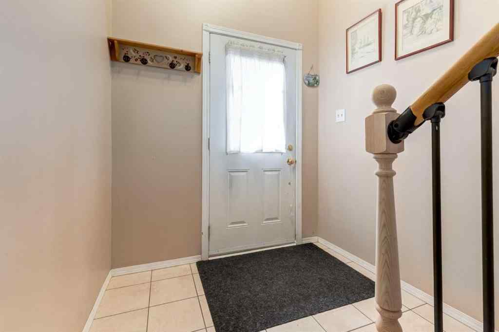 MLS® A2256327 - 1812 Meadowbrook Drive SE in Meadowbrook Airdrie, Residential