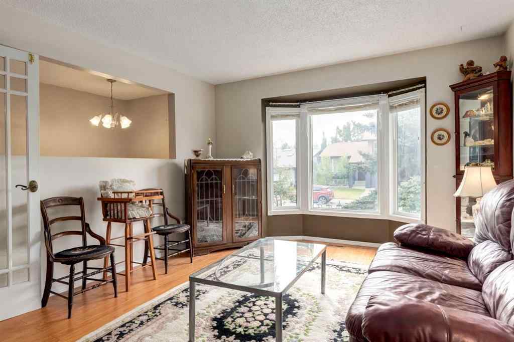 MLS® A2256327 - 1812 Meadowbrook Drive SE in Meadowbrook Airdrie, Residential