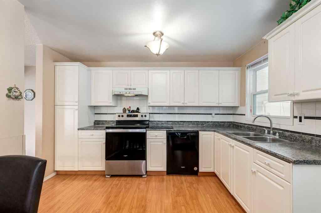 MLS® A2256327 - 1812 Meadowbrook Drive SE in Meadowbrook Airdrie, Residential