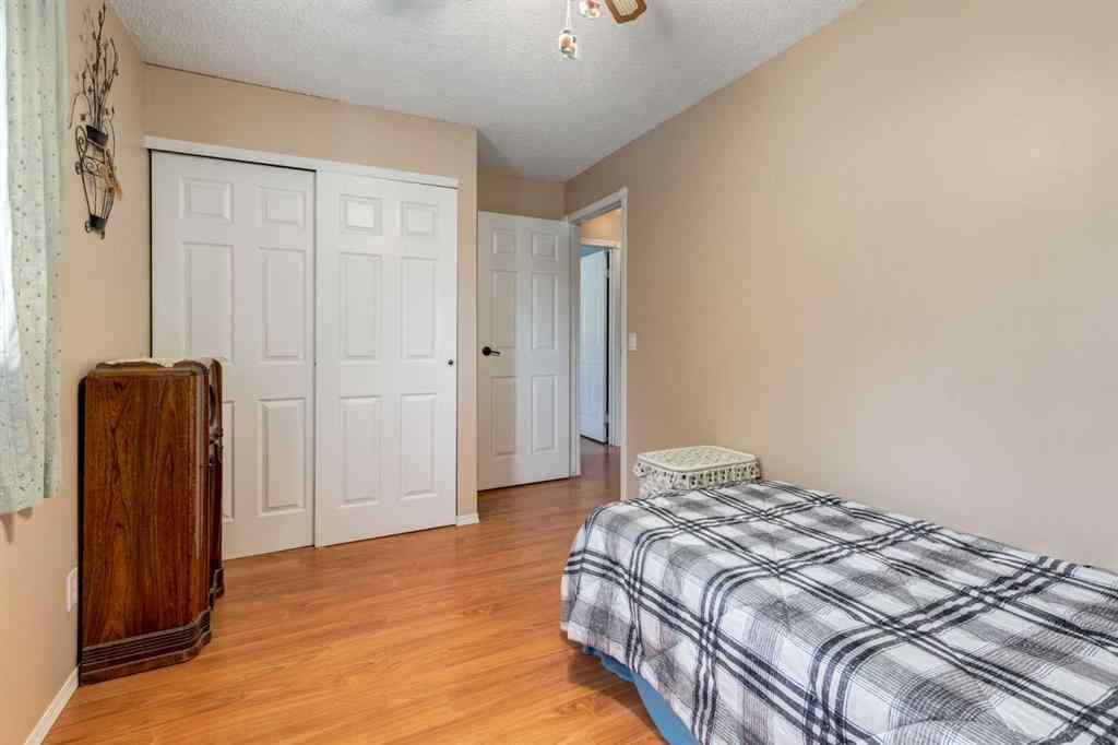 MLS® A2256327 - 1812 Meadowbrook Drive SE in Meadowbrook Airdrie, Residential