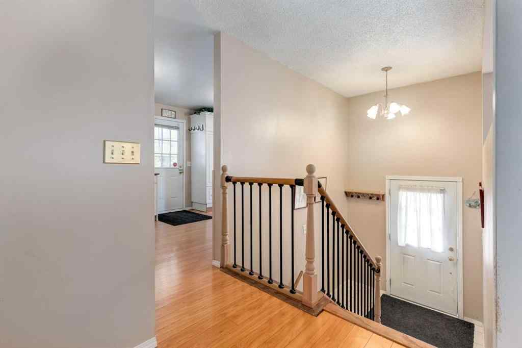 MLS® A2256327 - 1812 Meadowbrook Drive SE in Meadowbrook Airdrie, Residential