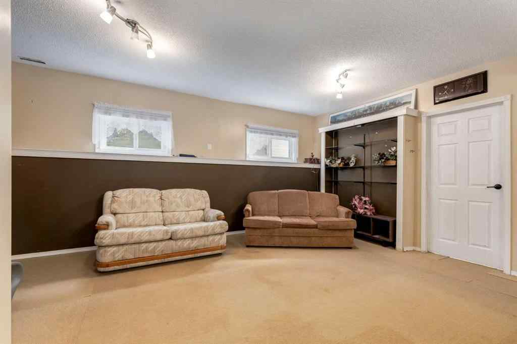 MLS® A2256327 - 1812 Meadowbrook Drive SE in Meadowbrook Airdrie, Residential