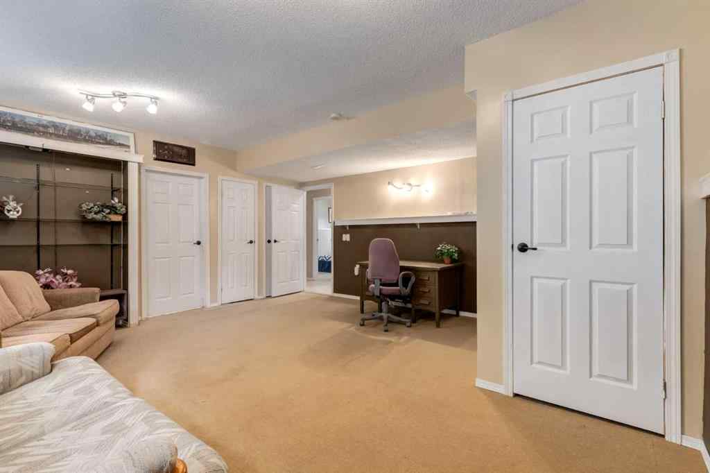 MLS® A2256327 - 1812 Meadowbrook Drive SE in Meadowbrook Airdrie, Residential